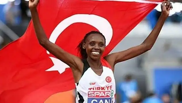 Yasemin Can, 10 bin metrede altın madalya kazandı