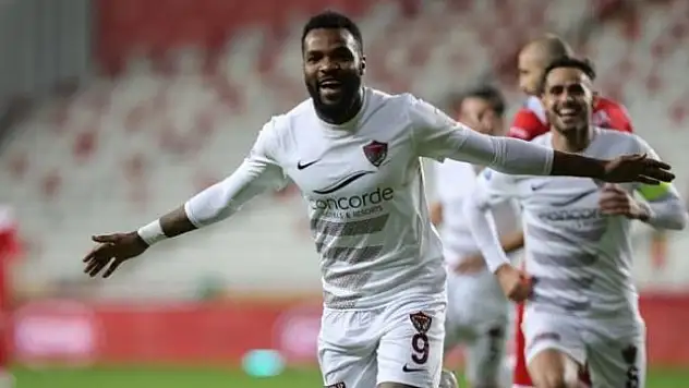 Aaron Boupendza imzayı attı!