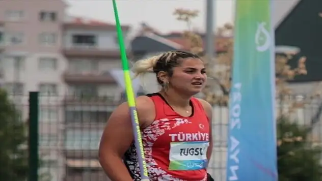 Kadınlar cirit atma finalinde altın ve gümüş madalya kazandı