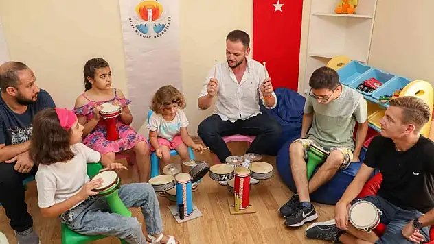 Özel gereksinimli çocuklara müzikli terapi