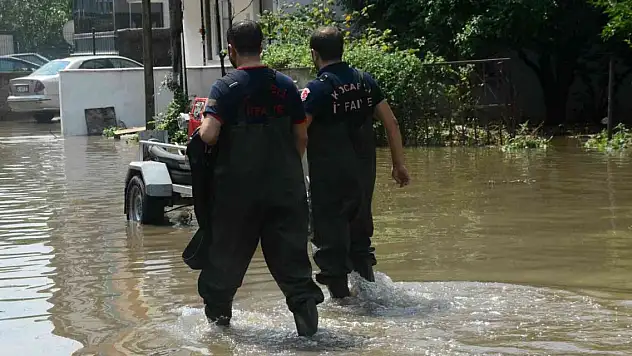 Sokak göle döndü, felakete ramak kaldı