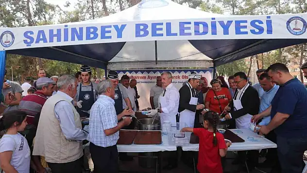 Şahinbey'de aşure geleneği sürüyor