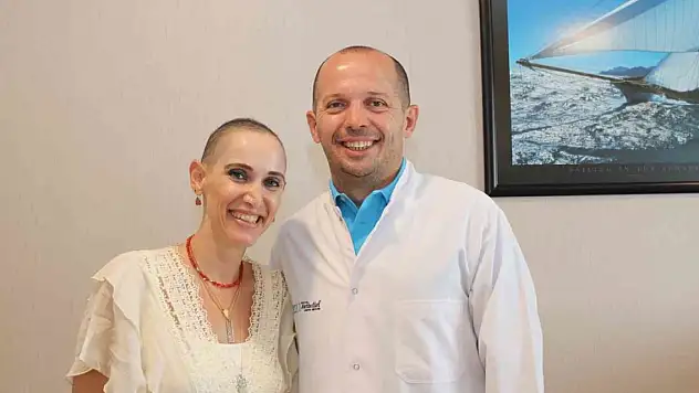 Organlarının bir bölümünün alınmasına yol açan kansere karşı zafer kazandı