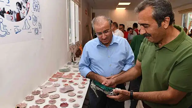 Özel çocukların eserlerinden oluşan sergi açıldı