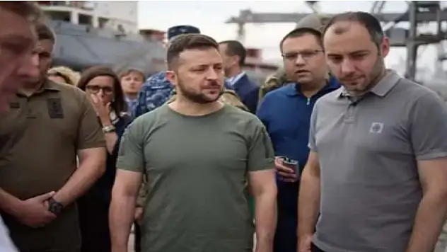 Zelenskiy'den komutanlara sert uyarı: Savunma planlarımızı ifşa etmeyi bırakın!