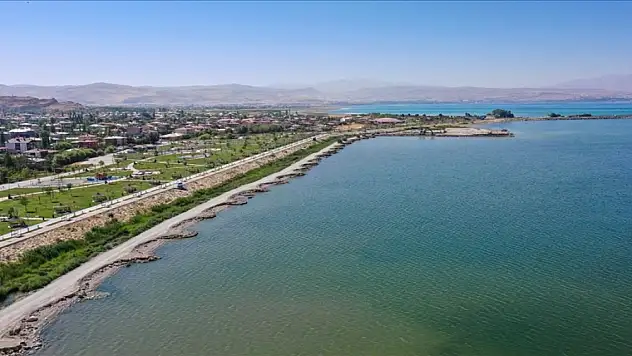 Van Gölü'nün zemininden 400 bin metreküp balçık temizlendi