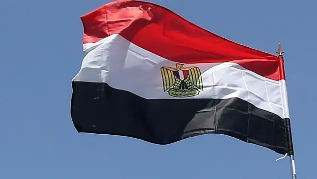 Mısır'da kabinede 13 bakan değişti