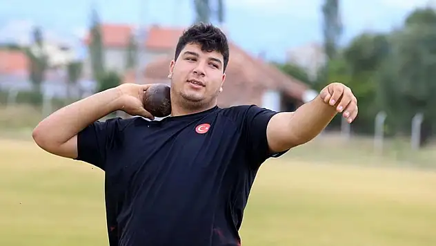 6 santimle kaçırdığı birincilik rekortmen güllecinin başarısında dönüm noktası oldu