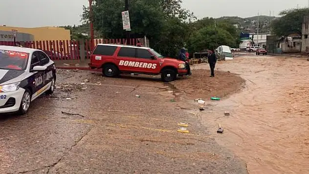 Meksika'yı fırtına vurdu: 3 ölü
