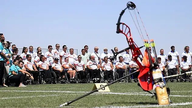 Avrupa'da 12 madalya kazanan paralimpik okçular Paris için hedef büyüttü