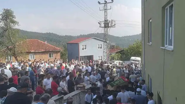 Trafik kazasında ölen genç toprağa verildi