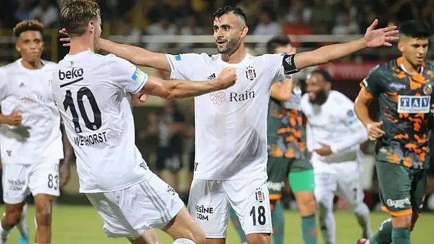 Beşiktaş, üç farklı öne geçtiği maçta 1 puana razı oldu