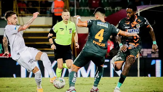 Beşiktaş: 'Yasin Kol'un kasıtlı kollarını hiçbir maçımızda görmek istemiyoruz'