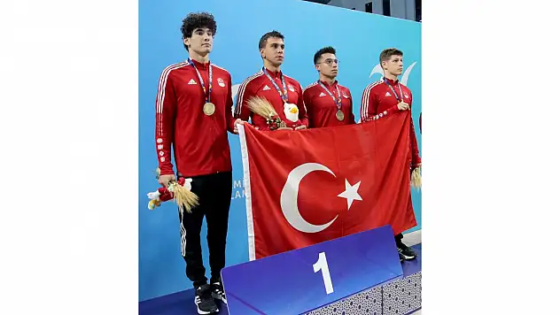 Türkiye erkekler yüzme 4x200 serbest bayrak rekorunu kırdı