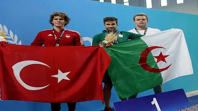 Erkekler yüzme 400 metre karışıkta Syoud Jaouad şampiyon oldu