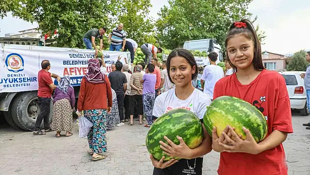 Üreticinin elinde kaldı, halka dağıtıldı