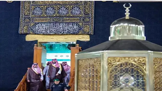 Kabe'nin iç temizliği yapıldı: Veliaht Prens de katıldı