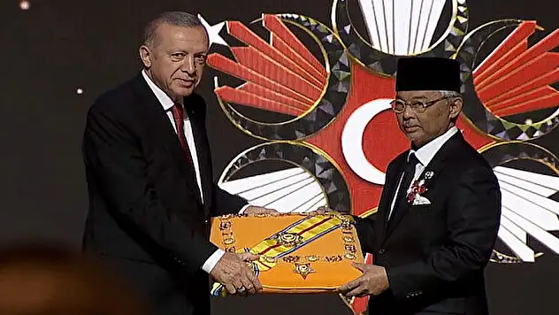 Erdoğan'dan Malezya Kralı Şah'a Devlet Nişanı