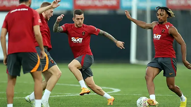 Galatasaray, Ümraniyespor mesaisine devam etti