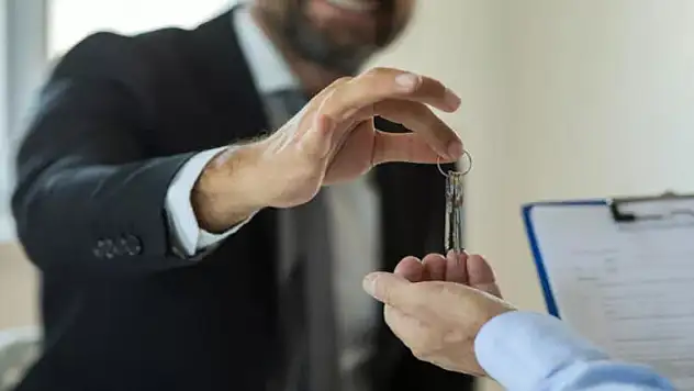 TOKİ Konya'nın da bulunduğu 20 ilde 204 iş yerini satışa çıkardı