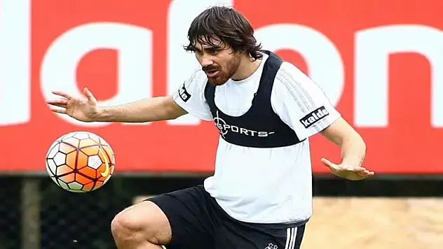 Beşiktaş'ın eski futbolcusu Veli Kavlak futbolu bıraktı