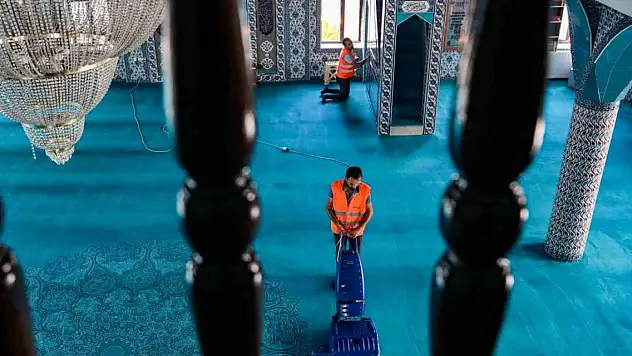 Van Büyükşehir Belediyesi ile camiler tertemiz