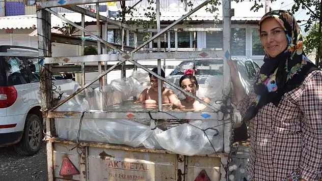 Denize gidemeyince, römorku havuza çevirdi