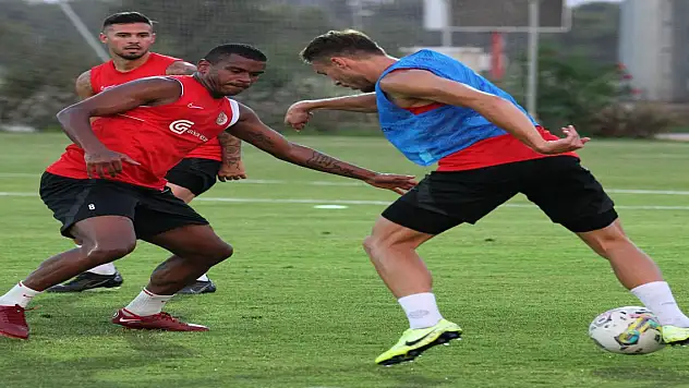 Antalyaspor tam kadro Trabzonspor maçına hazırlanıyor