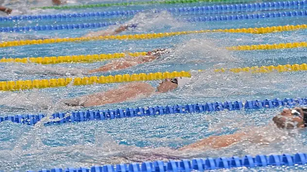 Yüzmede madalyalar sahiplerini buldu