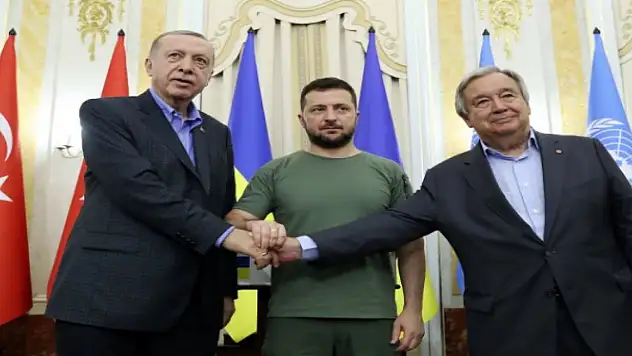 Üçlü Zirve sonrasında ortak basın toplantısından kareler