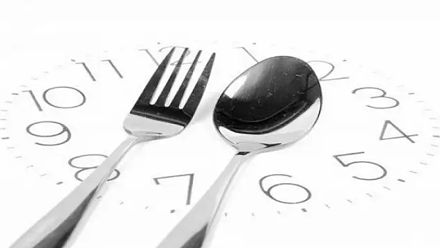 Aralıklı oruç diyeti nedir? vücuda faydaları nelerdir ?