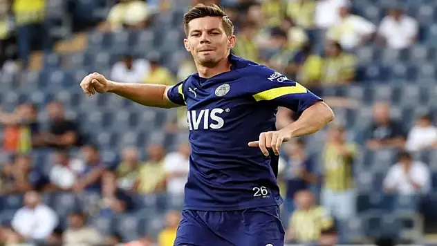 Miha Zajc imzayı atıyor