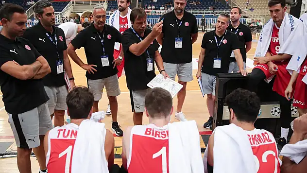 12 Dev Adam, Yunanistan karşısında