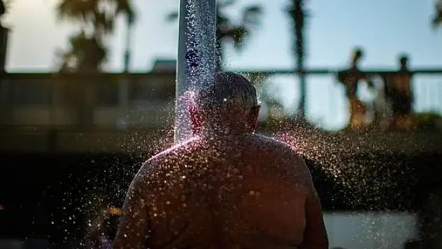 Almanya yeni tasarruf önerisi: Duş almak yerine bez kullanın