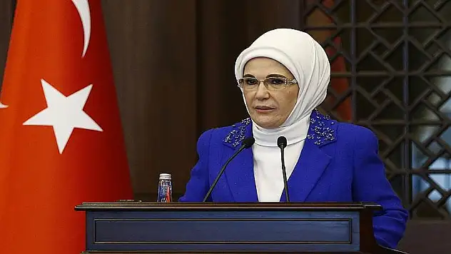 Emine Erdoğan, Earth Foundation'ın Başkanı Bhagat ile görüştü