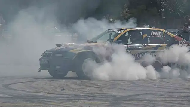 Driftçilerin gösterileri nefes kesti, o anlar dron ile görüntülendi