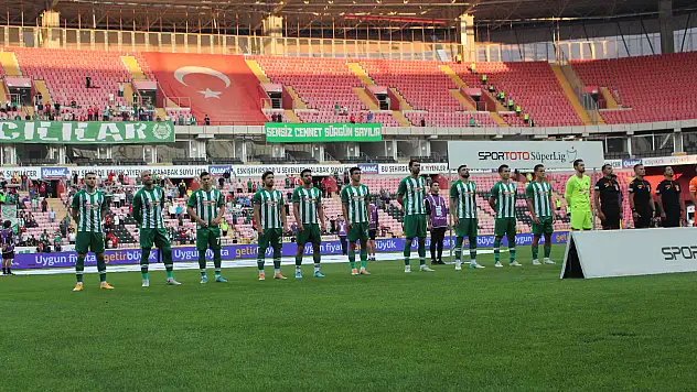 Konyaspor 3 puan için sahada! İşte İlhan Palut'un 11'i
