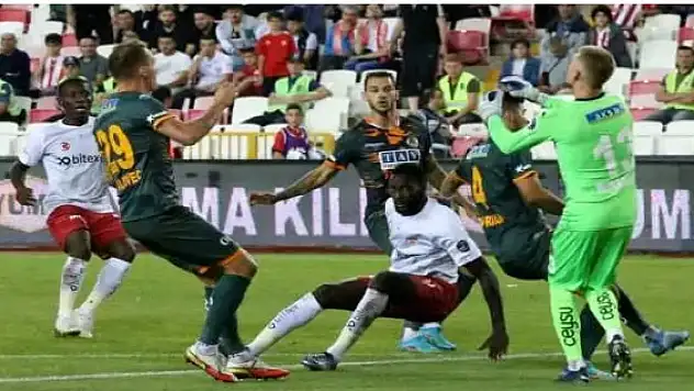 Sivasspor Alanyaspor karşısında galibiyeti 90'da kaçırdı