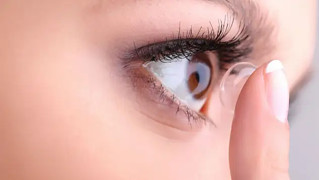 Bilinçsiz kontakt lens kullanımı göz kaybına neden olabilir