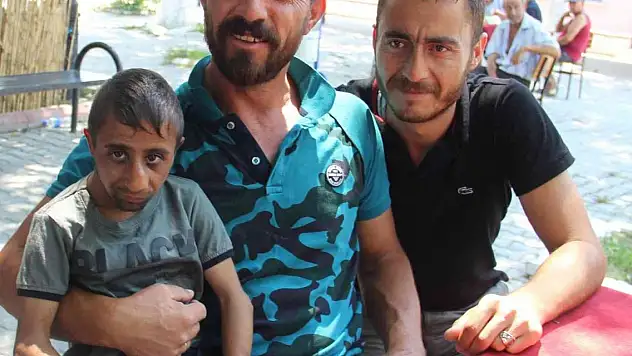 'Parmak çocuk' vefat etti