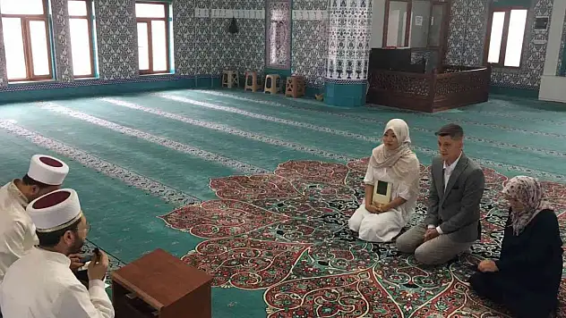 Japon kadın Müslüman oldu