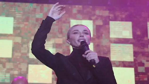 Şarkıcı Gülşen'e 10 ay hapis cezası!