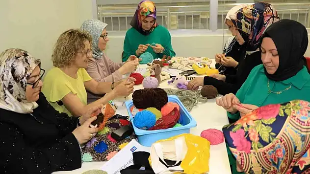 Hem öğreniyor hem de aile ekonomisine katkı sağlıyorlar