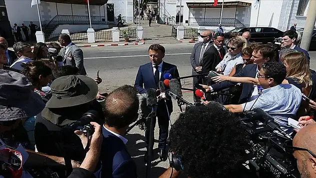 Macron, protestolara maruz kaldı! 'Buradan defol git'