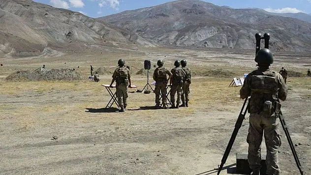 Erzincan'da sözleşmeli erler eğitimden geçti