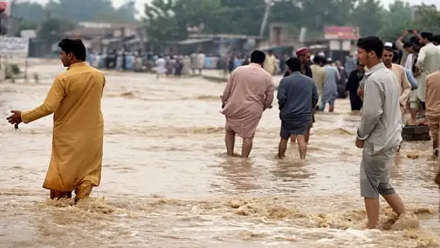 Pakistan'da tahliye işlemleri sürüyor
