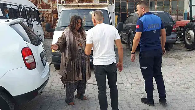 Zabıta yakalayıp gönderiyor, o geri geliyor