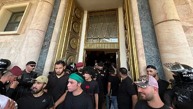 Irak'ta Sadr yanlıları Cumhurbaşkanlığı Sarayı'na girdi