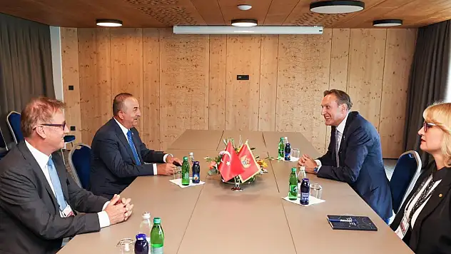 Bakan Çavuşoğlu'dan Slovenya'da ikili görüşmeler