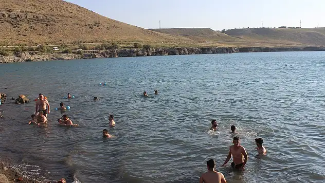 Karapınarlıların denizi Acıgöl oldu